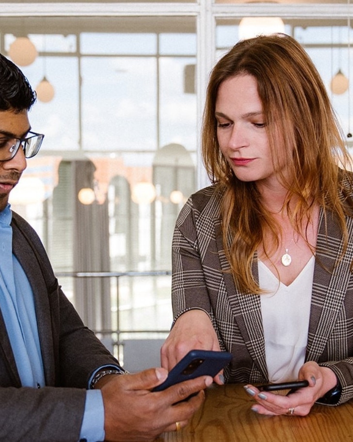 Two workers comparing information - The benefits of e-commerce for the manufacturing industry