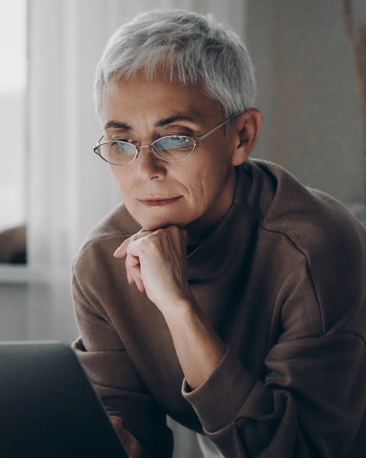 woman-online-adoption-sana-commerce