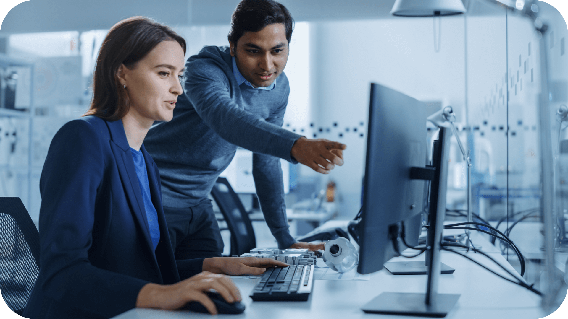 b2b customers using a b2b web store on a computer on a desk