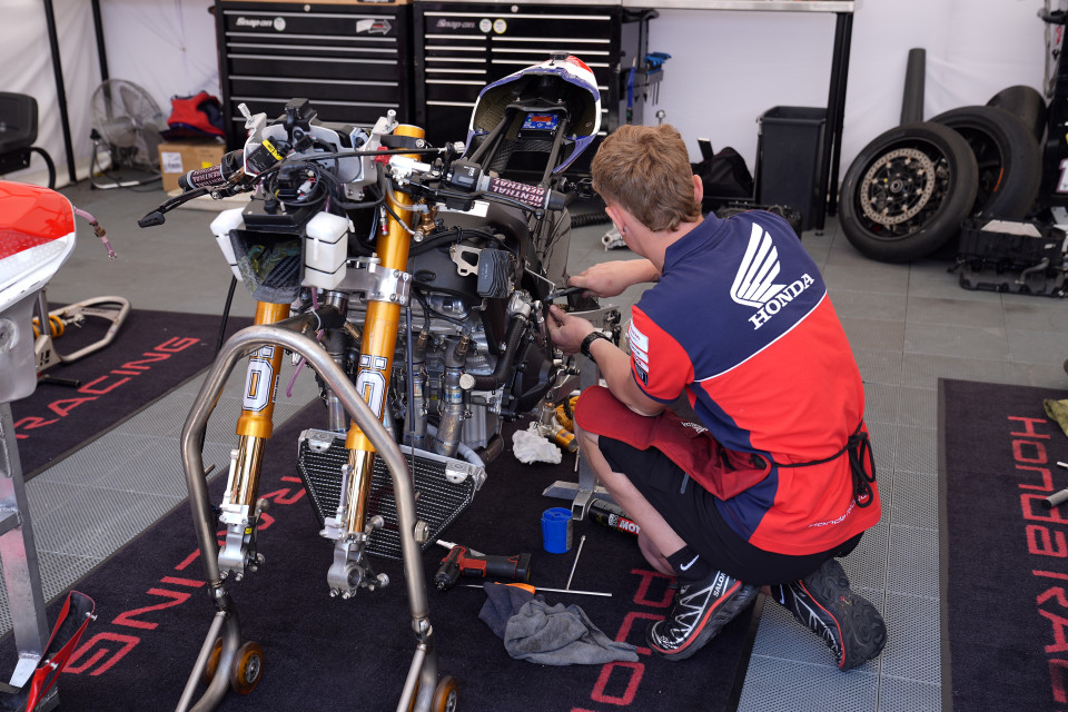 moto direct image