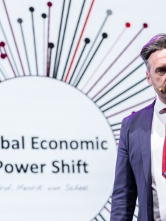 Prof Henrik von Scheel delivers a talk