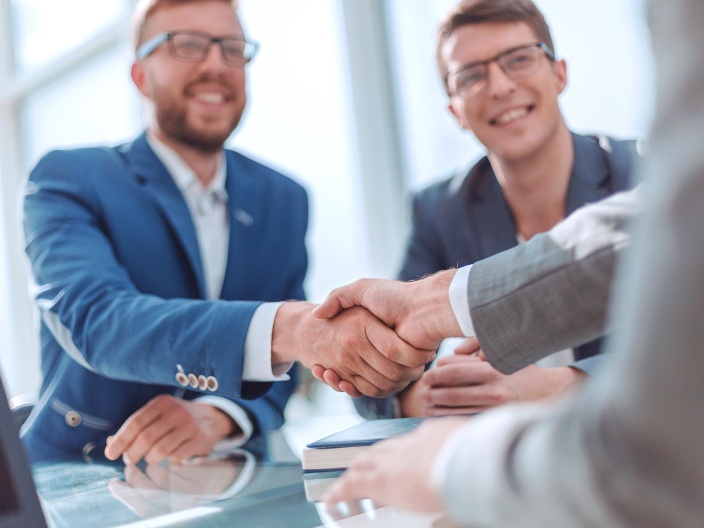 Two businessmen shaking hands on an EDI and e-commerce partnership