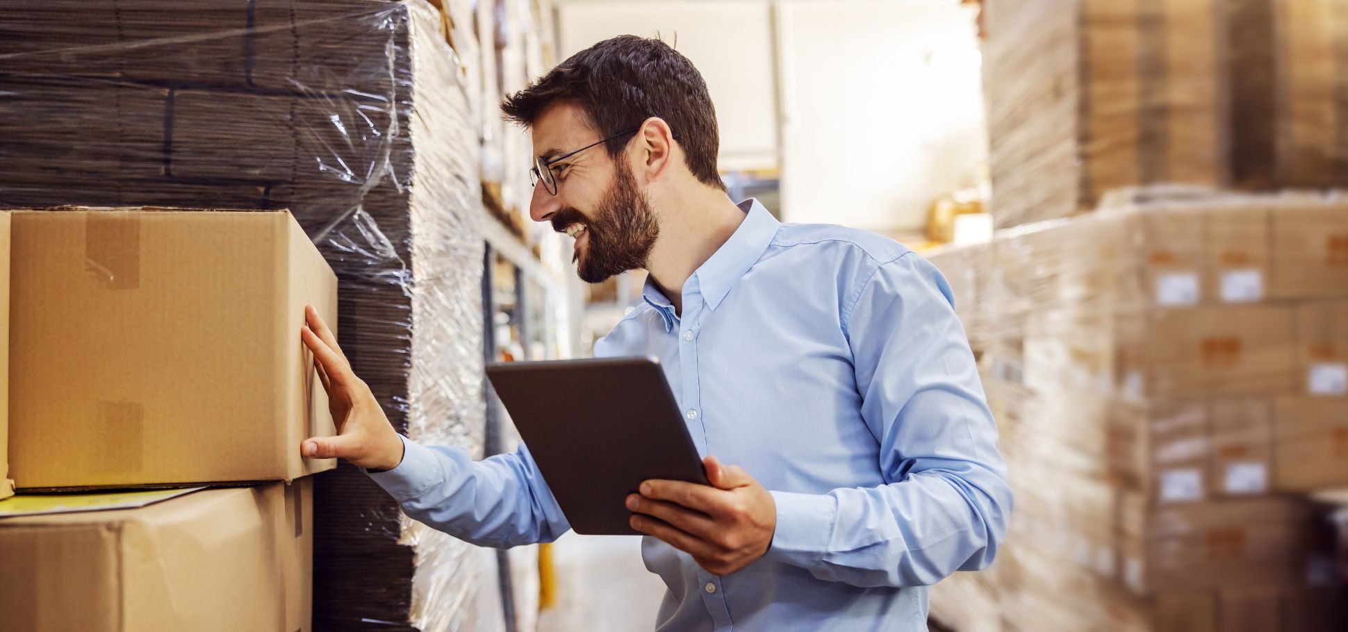 Man browsing B2B warehouse