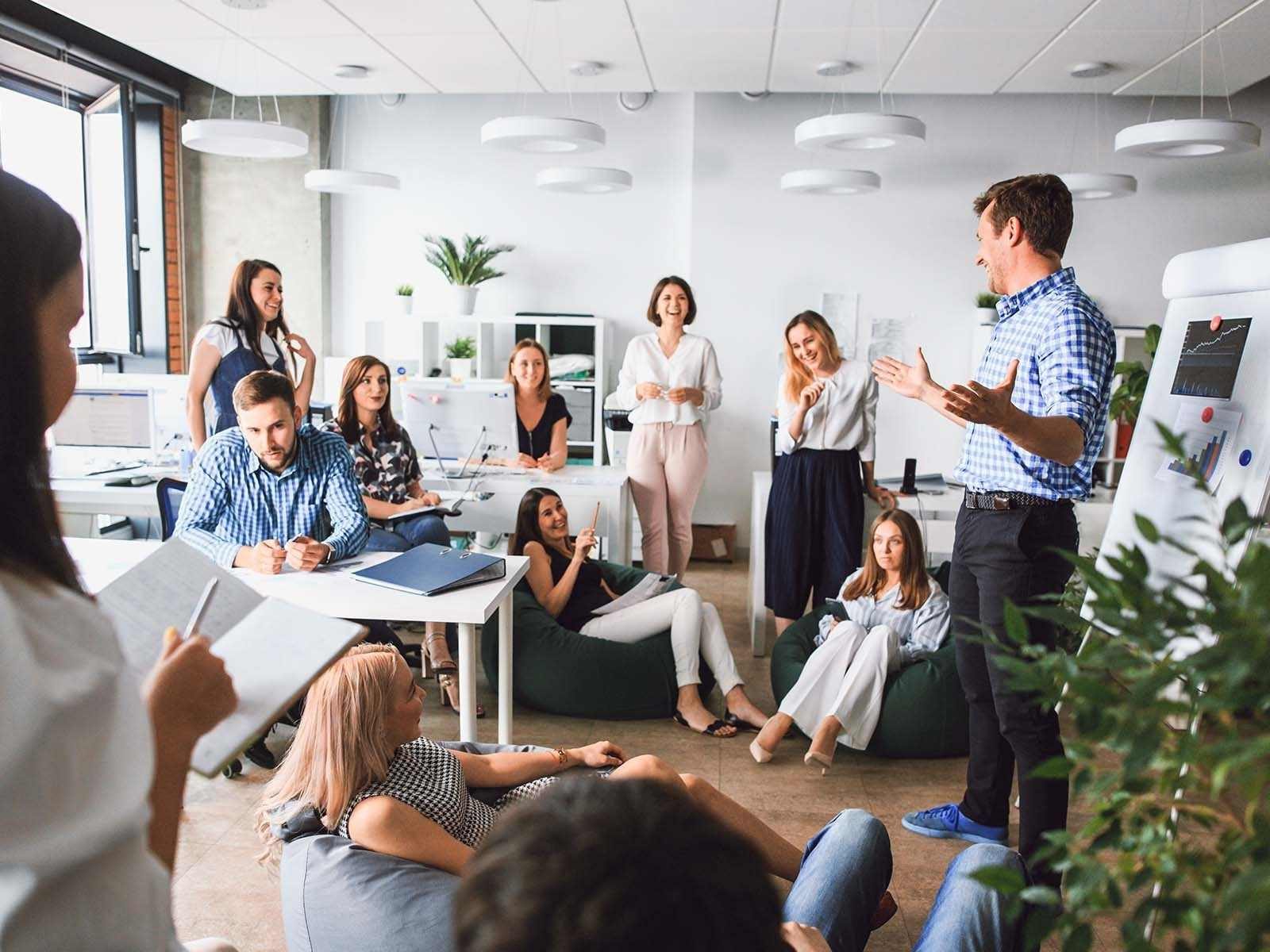 2 teams werken samen aan een e-commerceproject