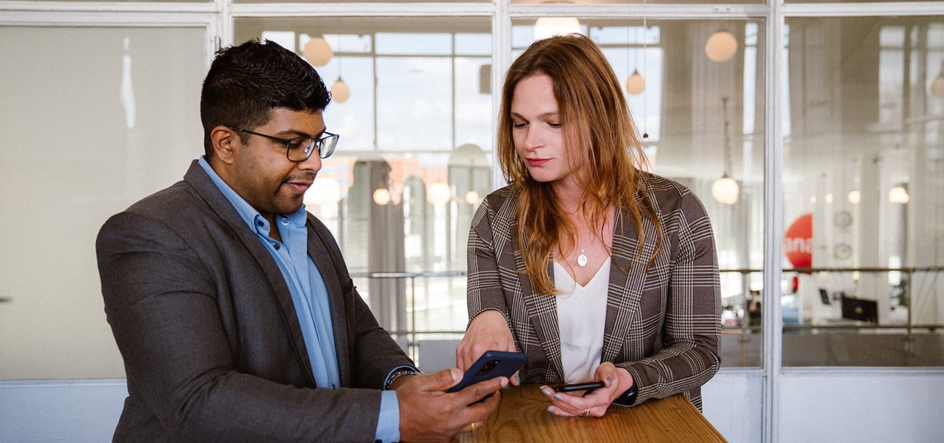 Two workers comparing information - The benefits of e-commerce for the manufacturing industry